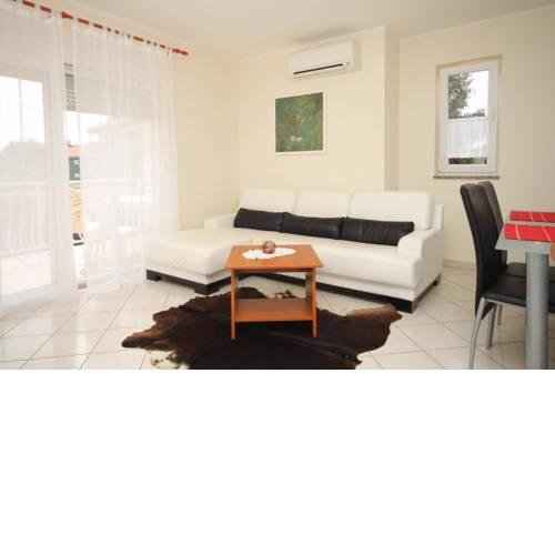 Apartments with a parking space Novigrad - 7049