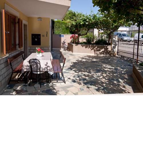 Apartments with a parking space Novigrad - 7108