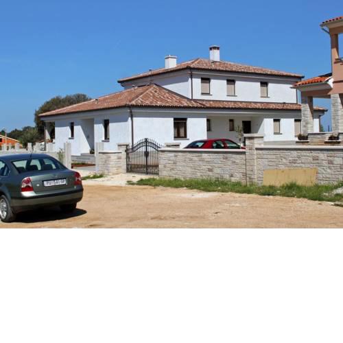 Apartments with a parking space Pula - 7650