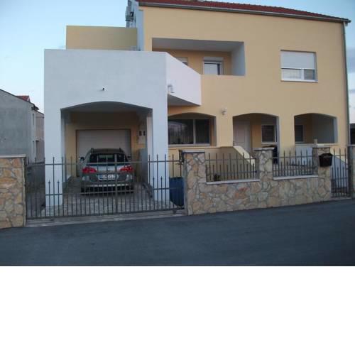 Apartments with a parking space Razine, Sibenik - 11904