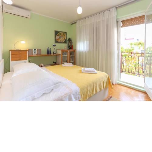 Apartments with a parking space Trogir - 12695