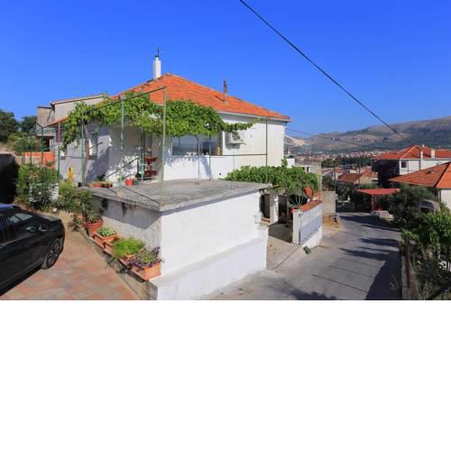 Apartments with a parking space Trogir - 17703