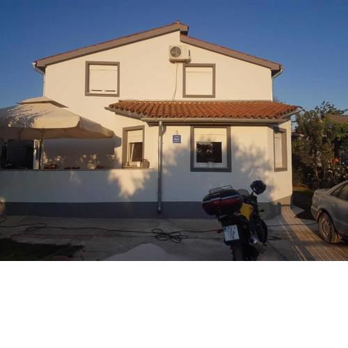 Apartments with a parking space Valbandon, Fazana - 15225