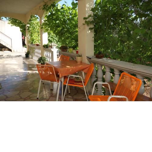 Apartments with a parking space Makarska - 6792