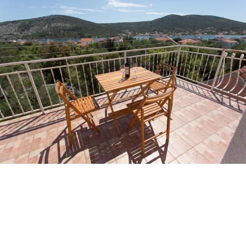 Apartments with a parking space Vinisce, Trogir - 18073