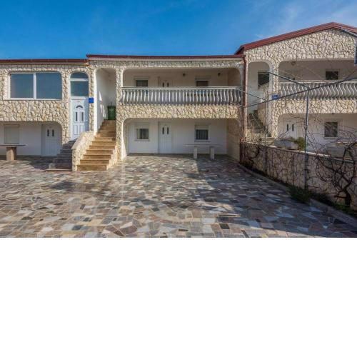 Apartments with a parking space Vir - 19439
