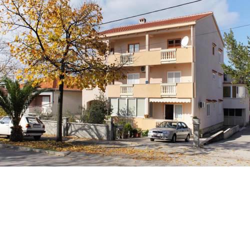 Apartments with a parking space Zadar - 15945