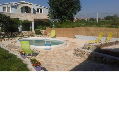 Apartments with a swimming pool Podgradina, Novigrad - 6198