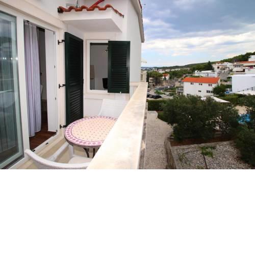 Apartments with a swimming pool Primosten - 16311