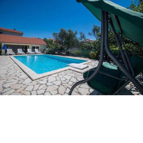 Apartments with pool in Supetarska Draga