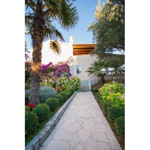 Apartments with Sea View and Garden