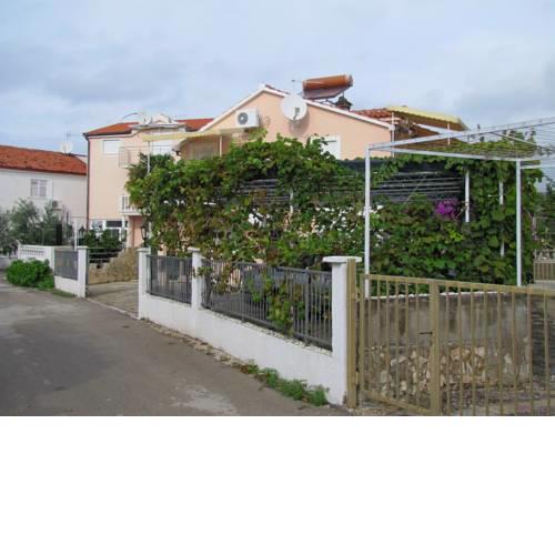 Apartments Zdravko