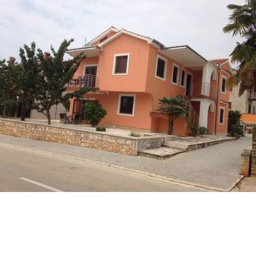 Appartement Lois met Airco Wifi en Zwembad