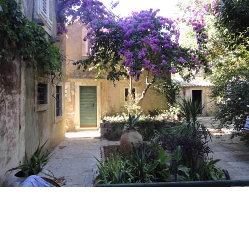Art House And Garden By The Sea