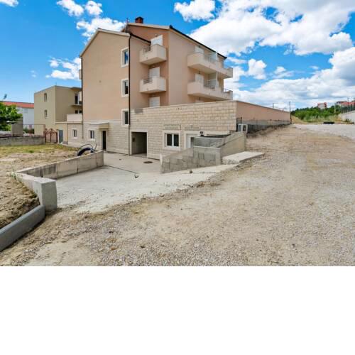 Attractive Apartment in Podstrana with Balcony