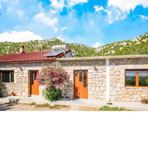 Attractive Holiday Home in Starigrad near Adriatic Sea