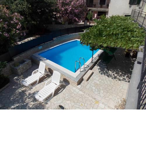 Aurelia Apartment