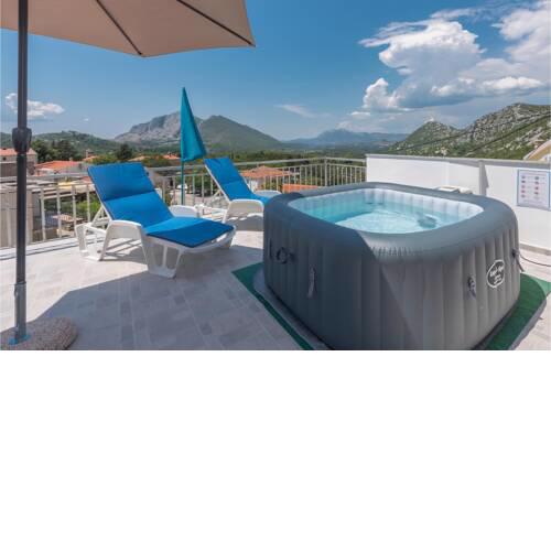 Awesome apartment in Gornja Brela w/ Jacuzzi, WiFi and 2 Bedrooms