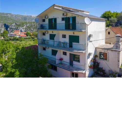 Awesome apartment in Kucice w/ WiFi and 2 Bedrooms