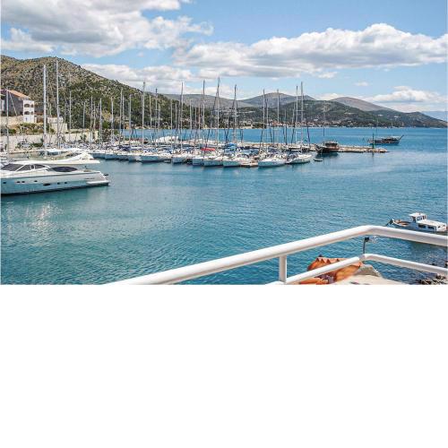 Awesome apartment in Marina with WiFi and 1 Bedrooms