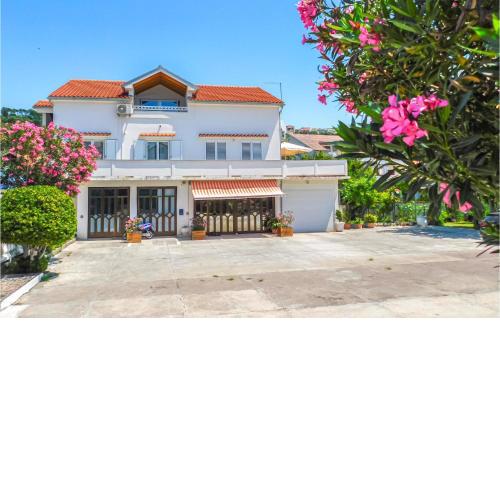 Awesome apartment in Palit with WiFi and 2 Bedrooms
