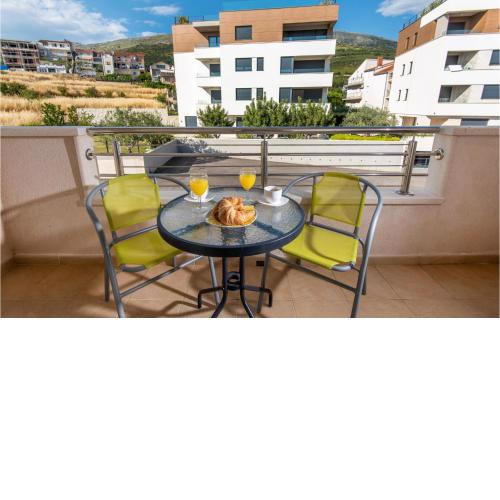 Awesome apartment in Podstrana with 1 Bedrooms