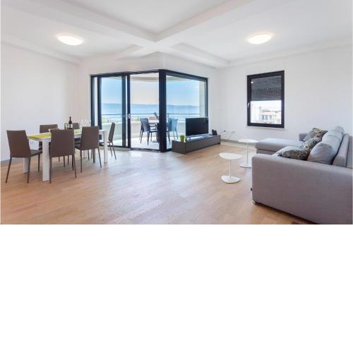 Awesome apartment in Podstrana with Outdoor swimming pool and 1 Bedrooms