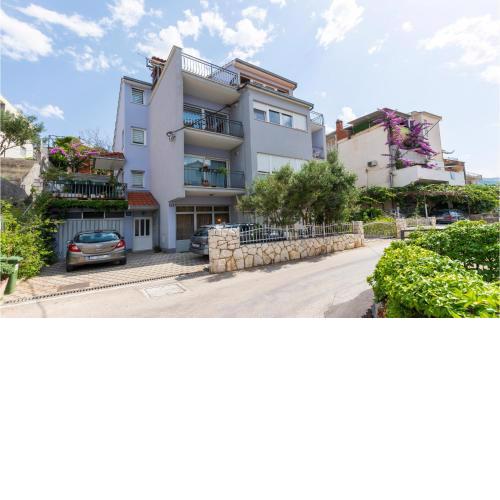 Awesome apartment in Podstrana with WiFi and 2 Bedrooms