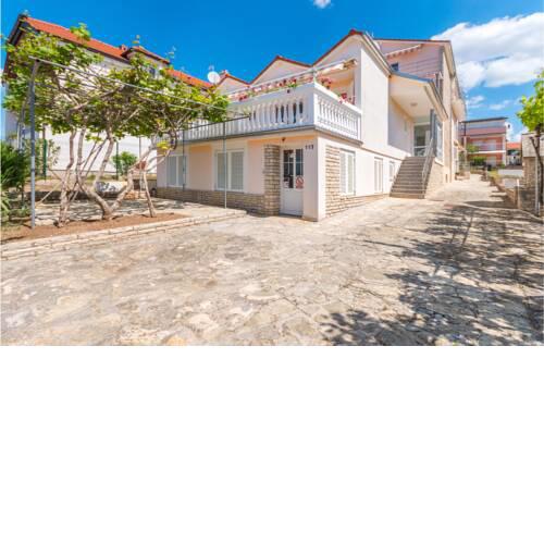 Awesome apartment in Sveti Filip i Jakov w/