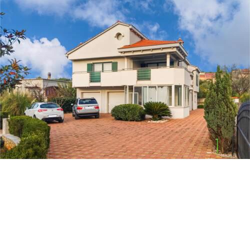 Awesome apartment in Zadar w/ 3 Bedrooms