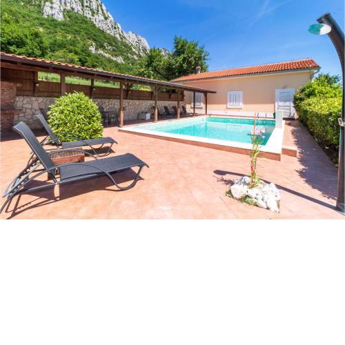 Awesome home in Bribir with Outdoor swimming pool and 4 Bedrooms