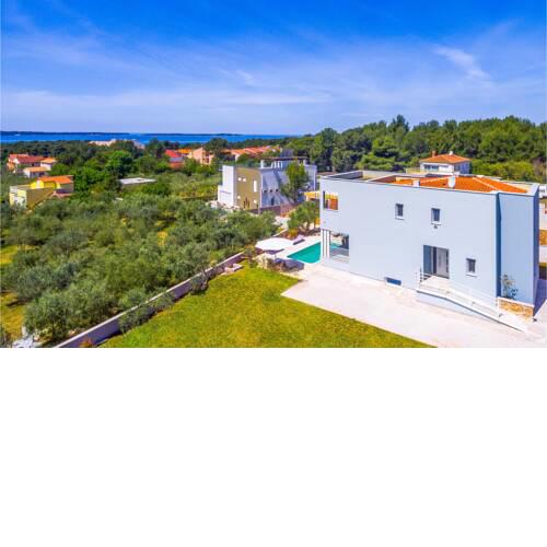 Awesome home in Fazana w/ Outdoor swimming pool and 4 Bedrooms