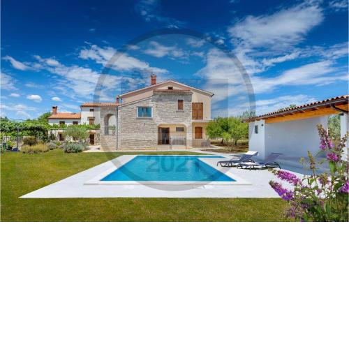 Awesome home in Galizana with Outdoor swimming pool, WiFi and 2 Bedrooms