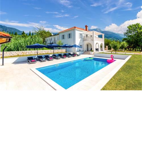 Awesome home in Gruda w/ Outdoor swimming pool and 5 Bedrooms