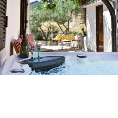 Awesome home in Kucice w/ Jacuzzi, WiFi and 5 Bedrooms