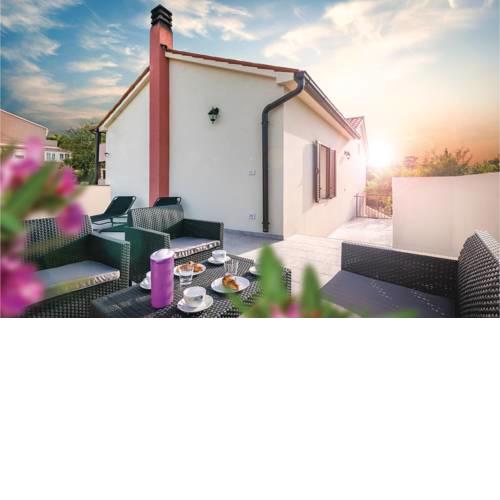 Awesome home in Medulin w/ WiFi and 3 Bedrooms