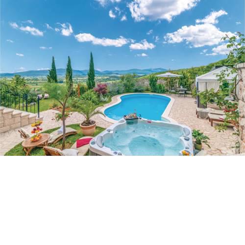 Awesome home in Splitsko-dalmatinska županija w/ WiFi and 7 Bedrooms