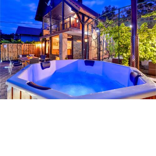 Awesome home in Sveti Ivan Zelina w/ Outdoor swimming pool, Jacuzzi and 2 Bedrooms