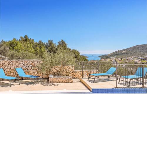 Awesome home in Vinisce with Outdoor swimming pool, Internet and 3 Bedrooms