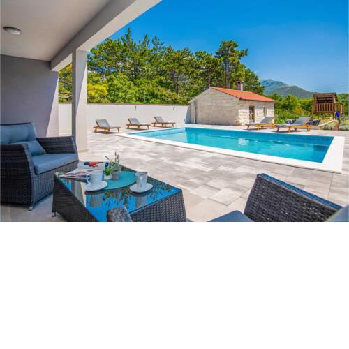 Awesome home in Zadvarje w/ Outdoor swimming pool, Outdoor swimming pool and 5 Bedrooms