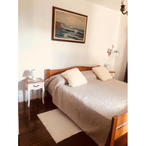 B. Ela rooms