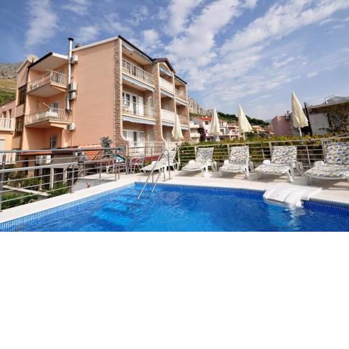 Beach Apartments with Pool