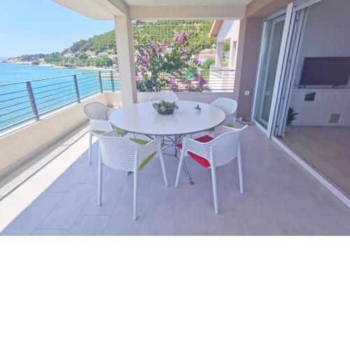 Beach House - Apartments Ana
