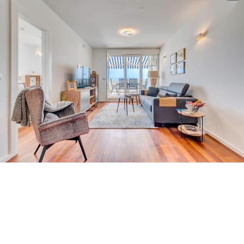 Beach & Palms Apartment