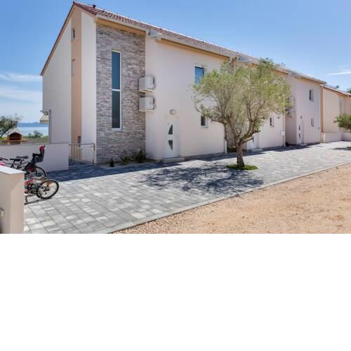 Beachfront 3 bedroom villa SGA1