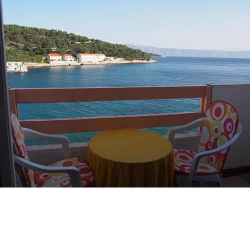 Beachfront Apartment Jelsa
