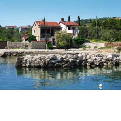 Beachfront house 5+3