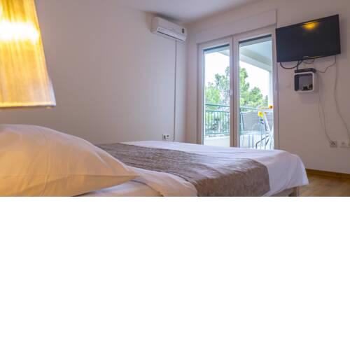 Beautiful 1-Bed Apartment in Marusici