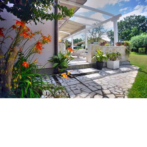 Beautiful apartment 10 min. from the beach
