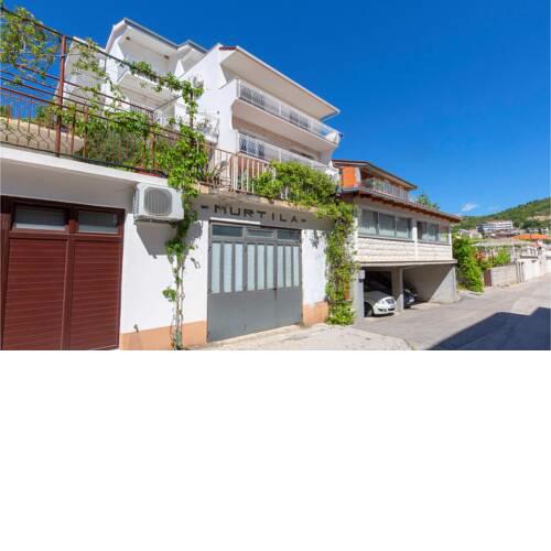 Beautiful apartment in Dugi Rat w/ WiFi and 2 Bedrooms